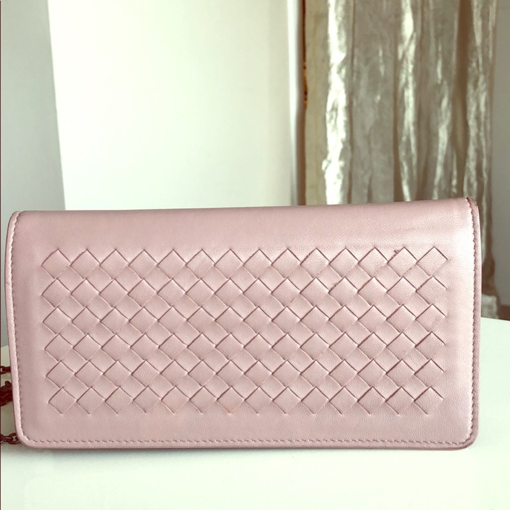 Bottega Veneta Wallet on Chain